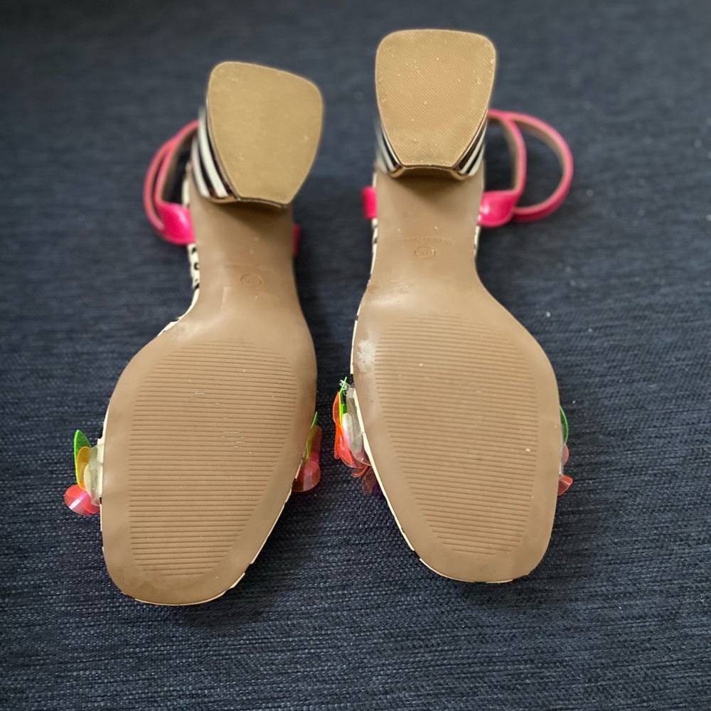 Like new Betsey Johnson Kove sandals size 8.5 - Picture 6 of 6